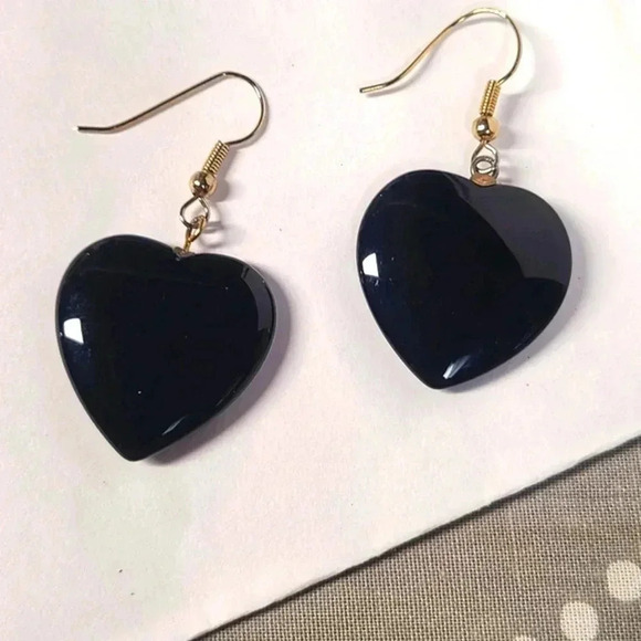 Goldtone black heart stone earrings  VTG style - Picture 8 of 13